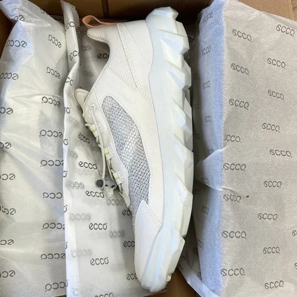 ECCO MX Women's Low Breathru Sneaker - Picture 11 of 12